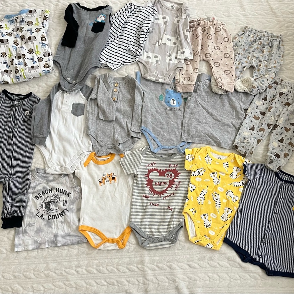 17 pcs Bundle of Yellow Tiger and Striped Giraffe Baby Onesies and pajamas